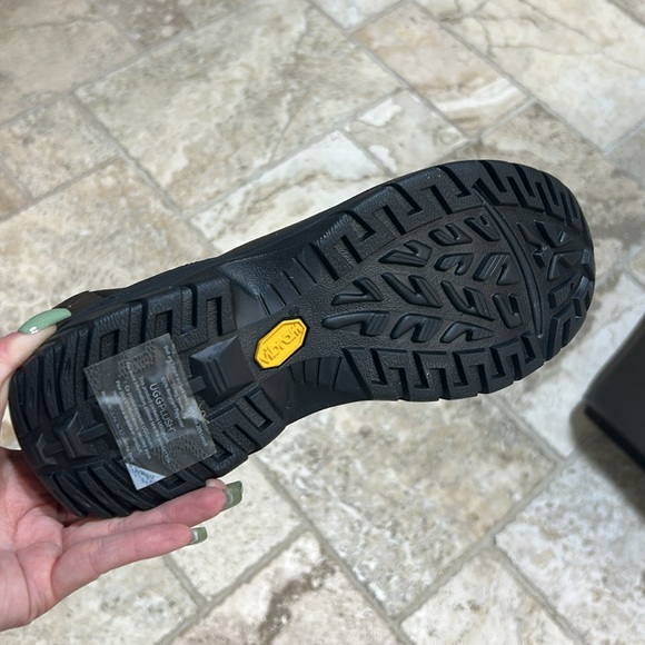 UGG Men's Butte Chelsea Boot - Picture 10 of 11